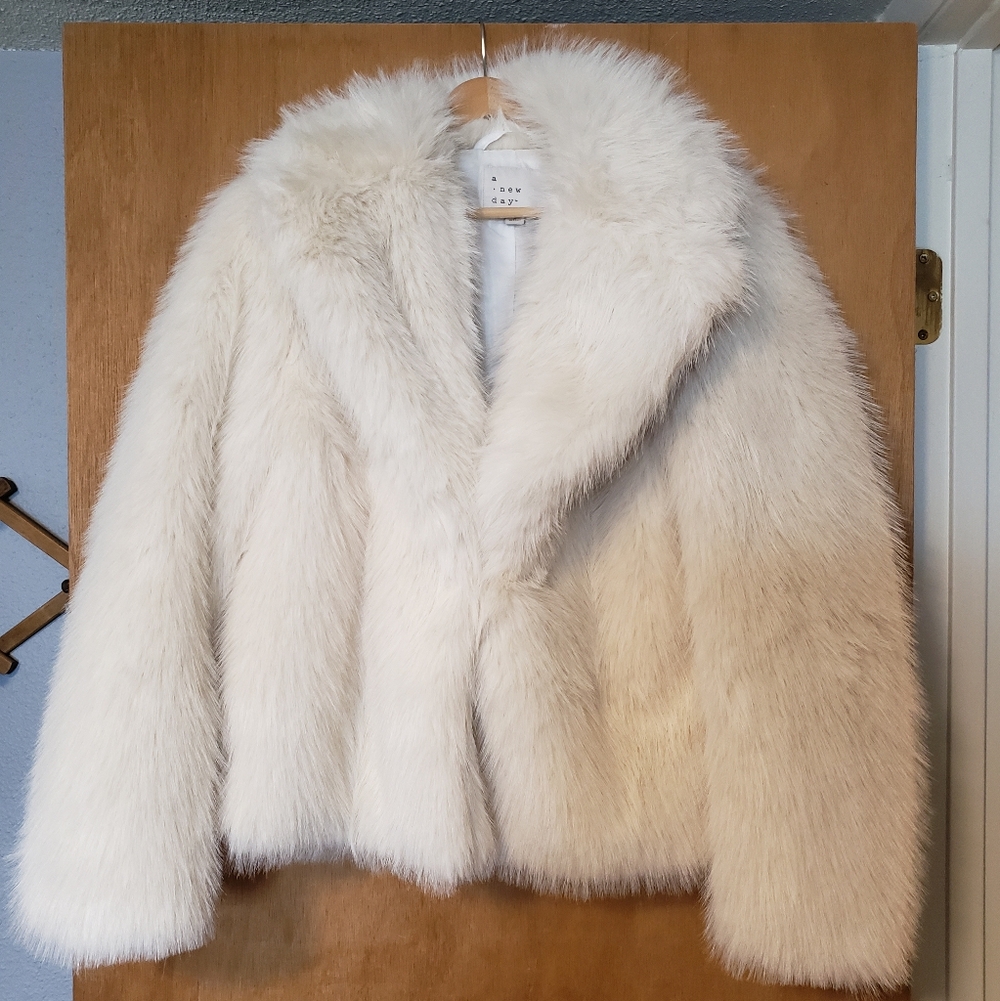 a new day Faux Fur Jacket in Cream/White